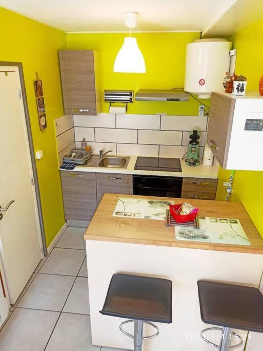 Agreable Studio Dans Le Centre Historique 라페르트세인트아우빈 외부 사진