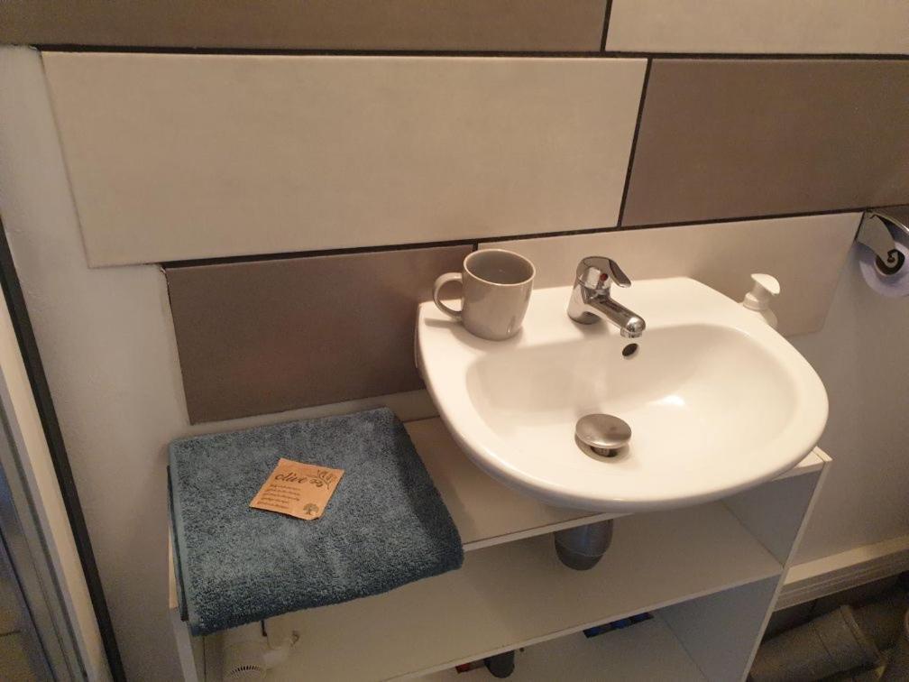 Agreable Studio Dans Le Centre Historique 라페르트세인트아우빈 외부 사진