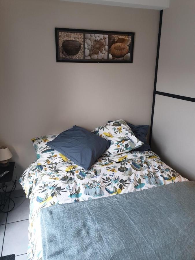 Agreable Studio Dans Le Centre Historique 라페르트세인트아우빈 외부 사진